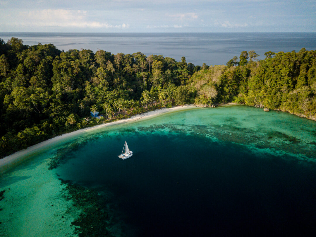 Sailboat fishing: expert tips on fishing from a sailboat - Waterborne